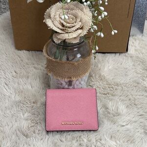 ✨Michael Kors Pink Pebbled Leather Bifold Wallet✨